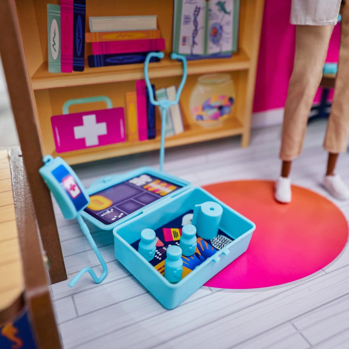 2-in-1 Beach & Rescue Center Dollhouse - Image 10