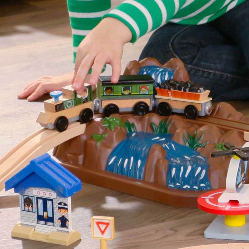 Bucket Top Mountain Train Set - Image 4
