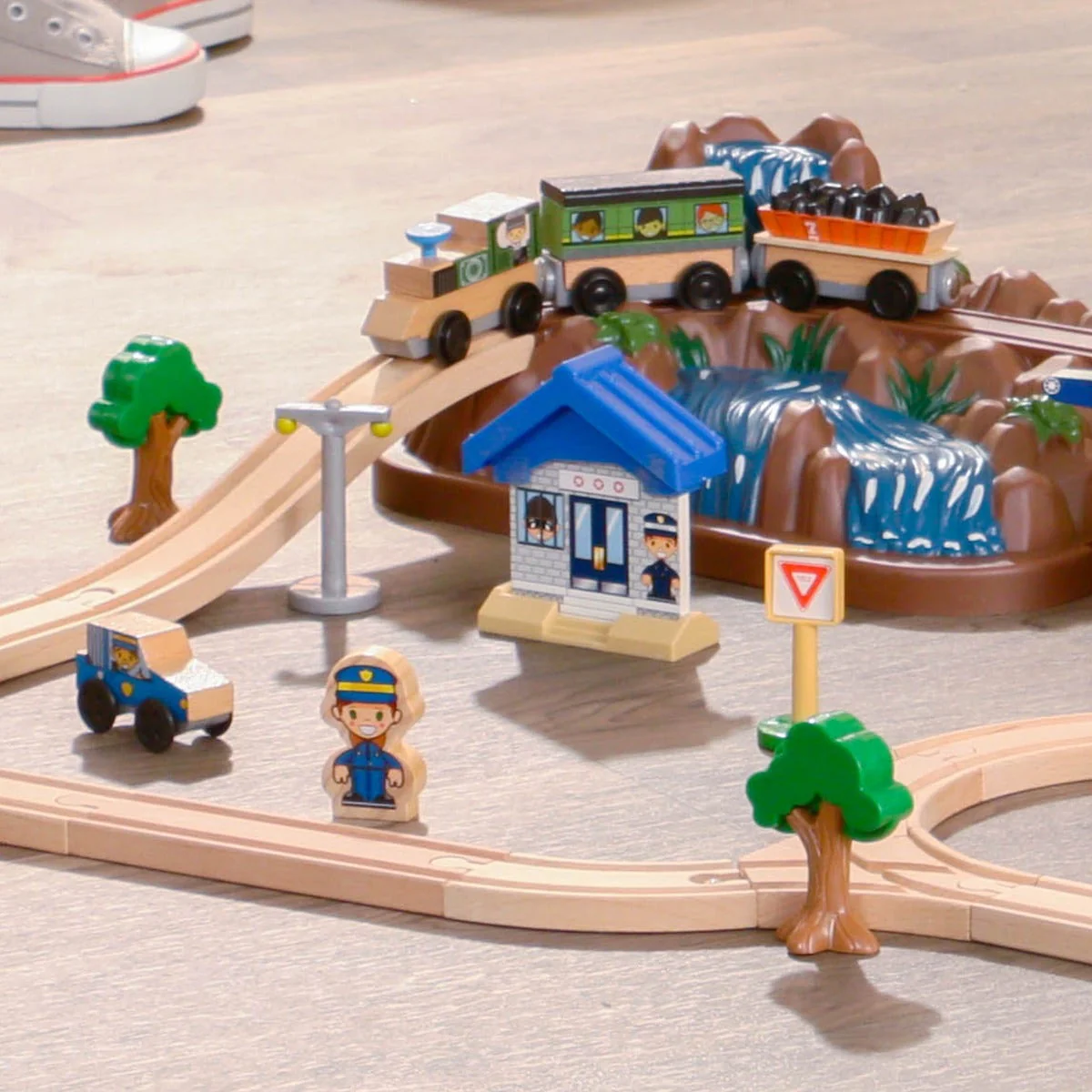 Bucket Top Mountain Train Set - Image 9