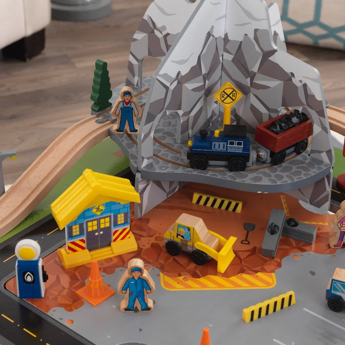 Rocky Mountain Train Set & Table - Image 11