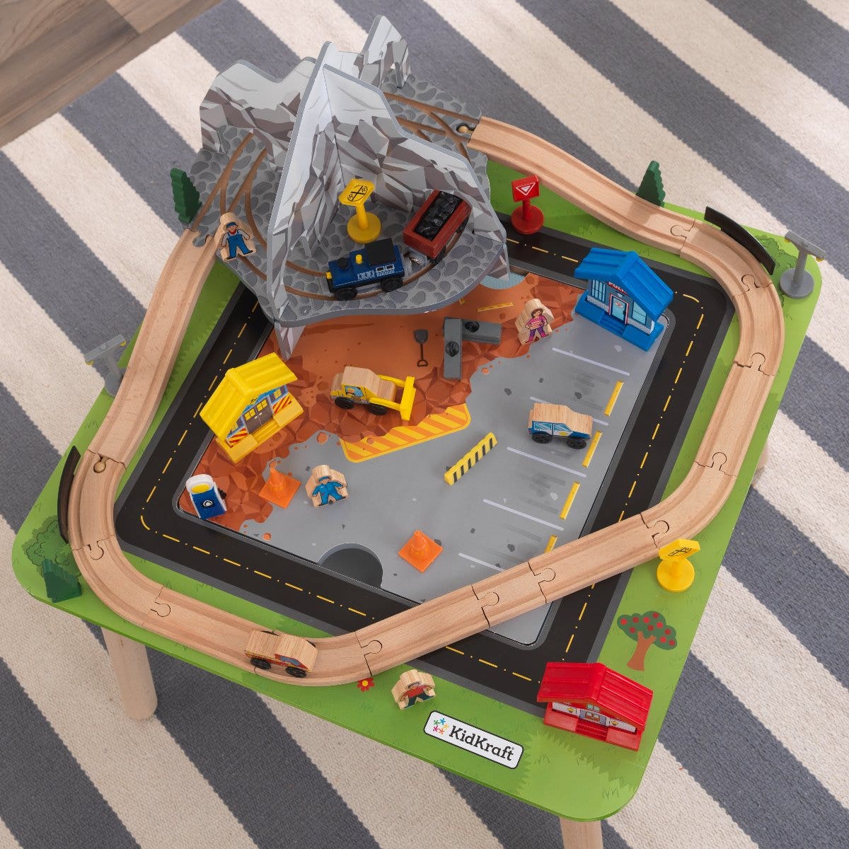 Rocky Mountain Train Set & Table - Image 7