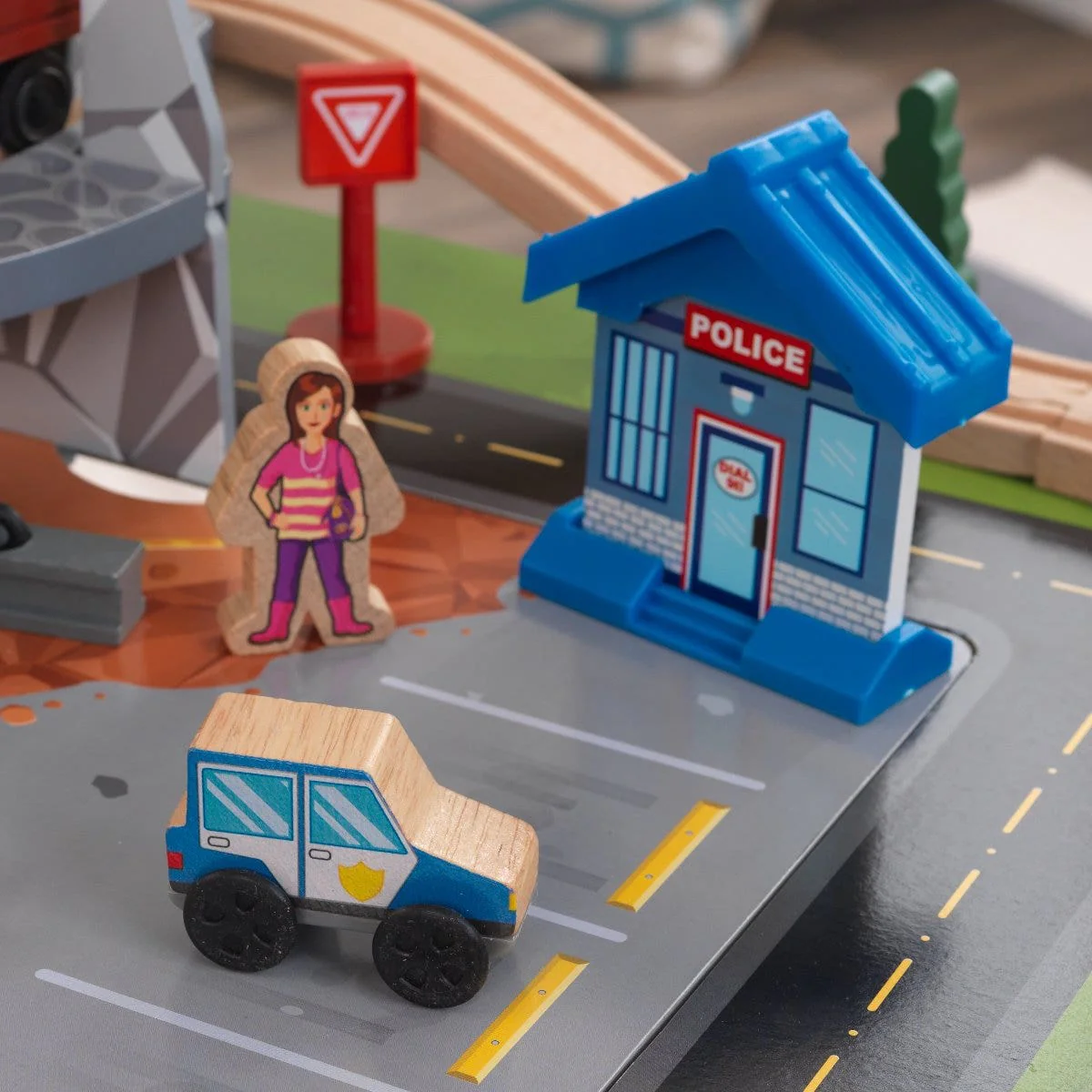 Rocky Mountain Train Set & Table - Image 8