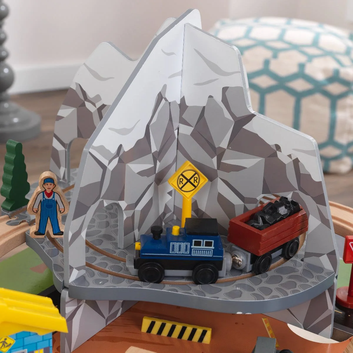 Rocky Mountain Train Set & Table - Image 9